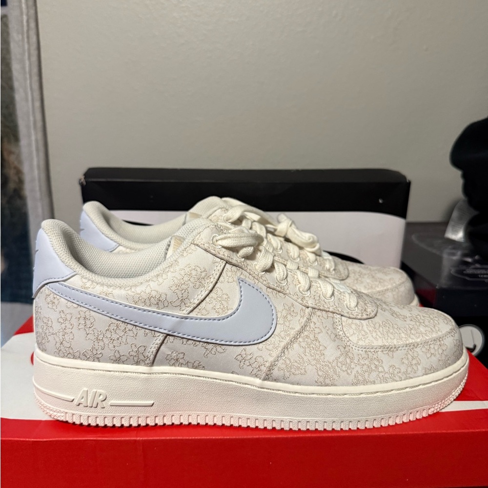 Floral AF1